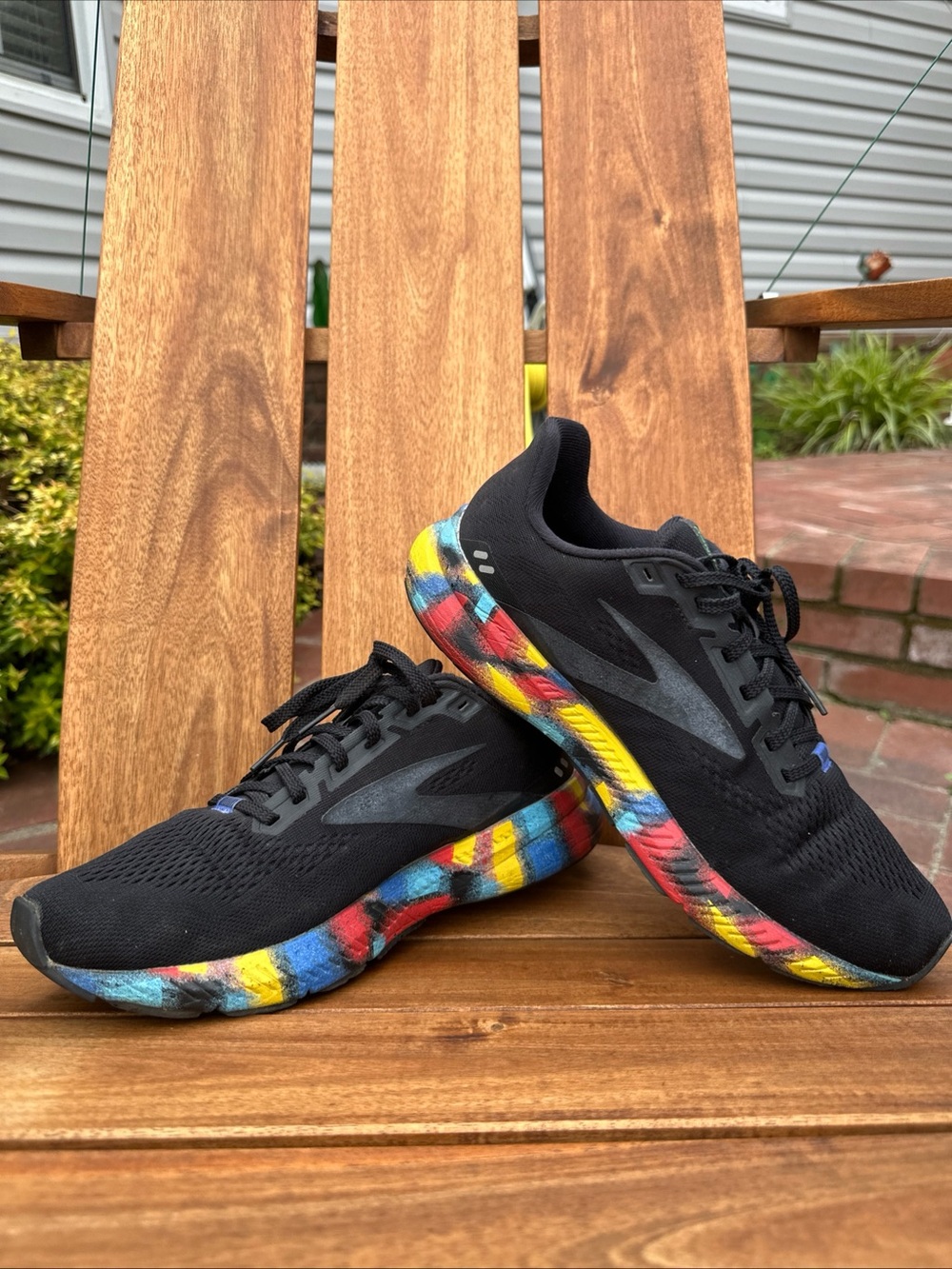 BROOKS Launch 8 Black Running Shoe Size 11 M 1103581D016 Red Blue Yellow